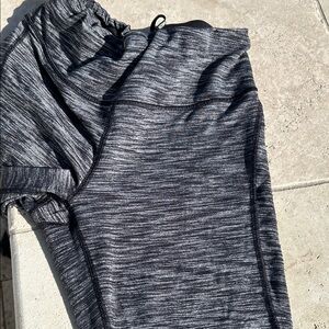 Victoria Sport Leggings, Women’s Gray and Black Space Dye Pocket Activewear, M